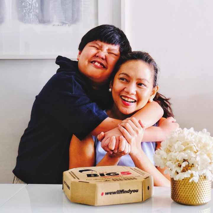 Happy customers with BIG5 Delivery box