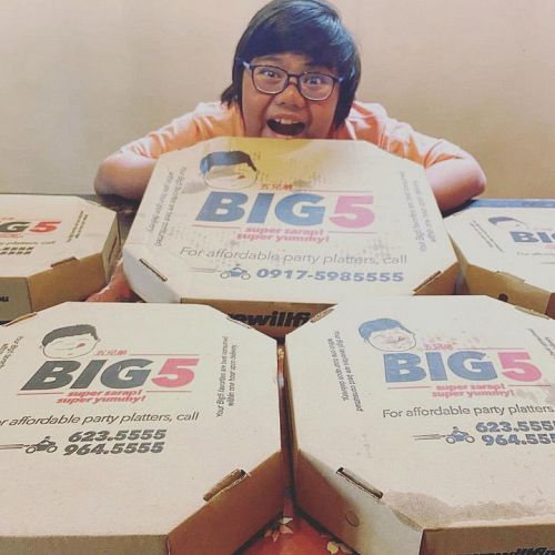 Happy customer with BIG5 Delivery branded boxes